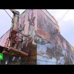 Можайский художник на самоизоляции расписывает фасады домов