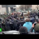 В Киеве националисты попытались взять штурмом телеканал «Наш»