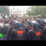 Французы восстали против санитарных COVID-попусков